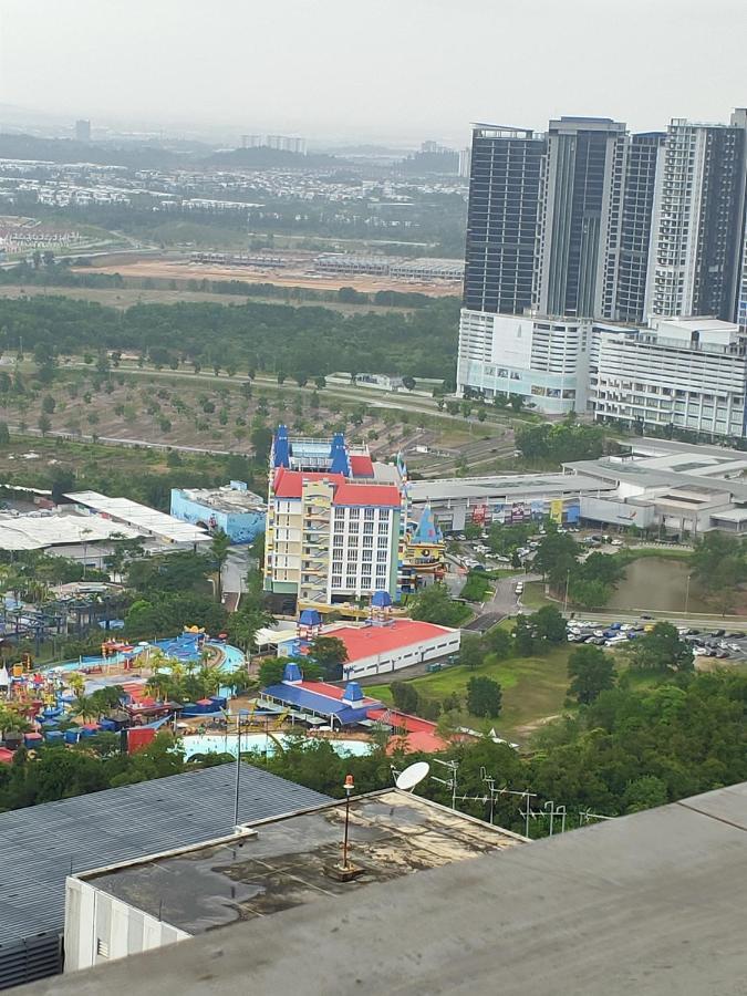 D Bunga مسلم Homestay Pool View Legoland Nusajaya Nusajaya  Exterior photo